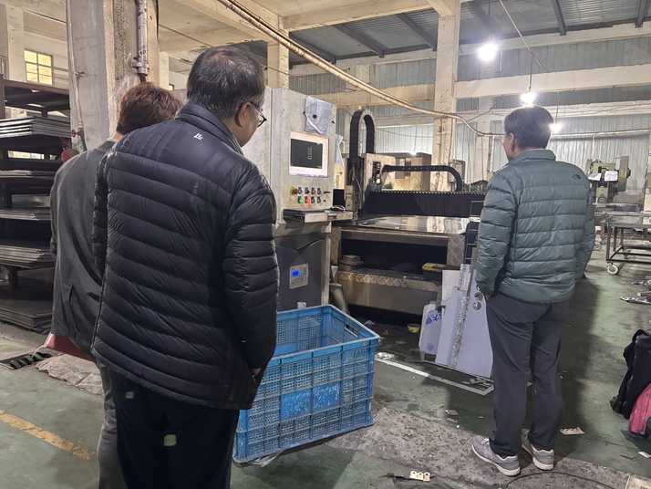Coreanica customers visitavit Ouyue Electric ut de cooperatione nativus electricum vehiculum increpans et distributio archa