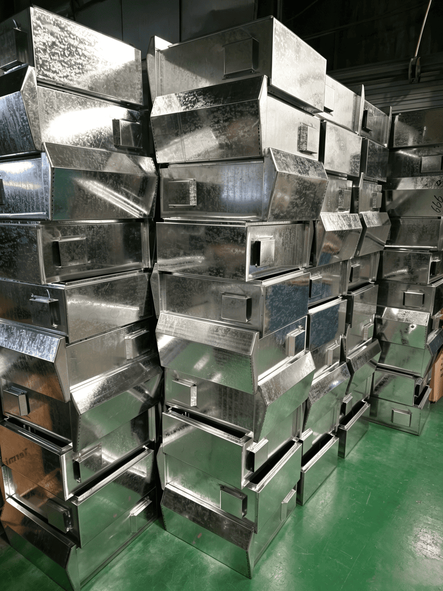 Ex scheda Galvanized ad Box Finitum: Imagines reales schedae metallicae Officinae Ouyue Electrici, patefacientes processum congregationis de intemerata ferro distributionis Box antequam spargit