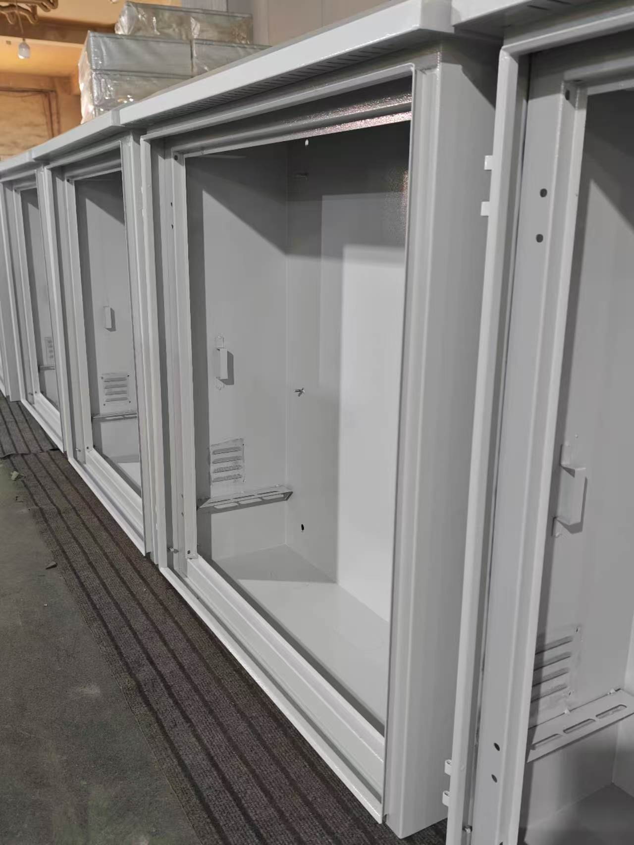 Velit Rainproof Distributio Box: Sex Details Intus